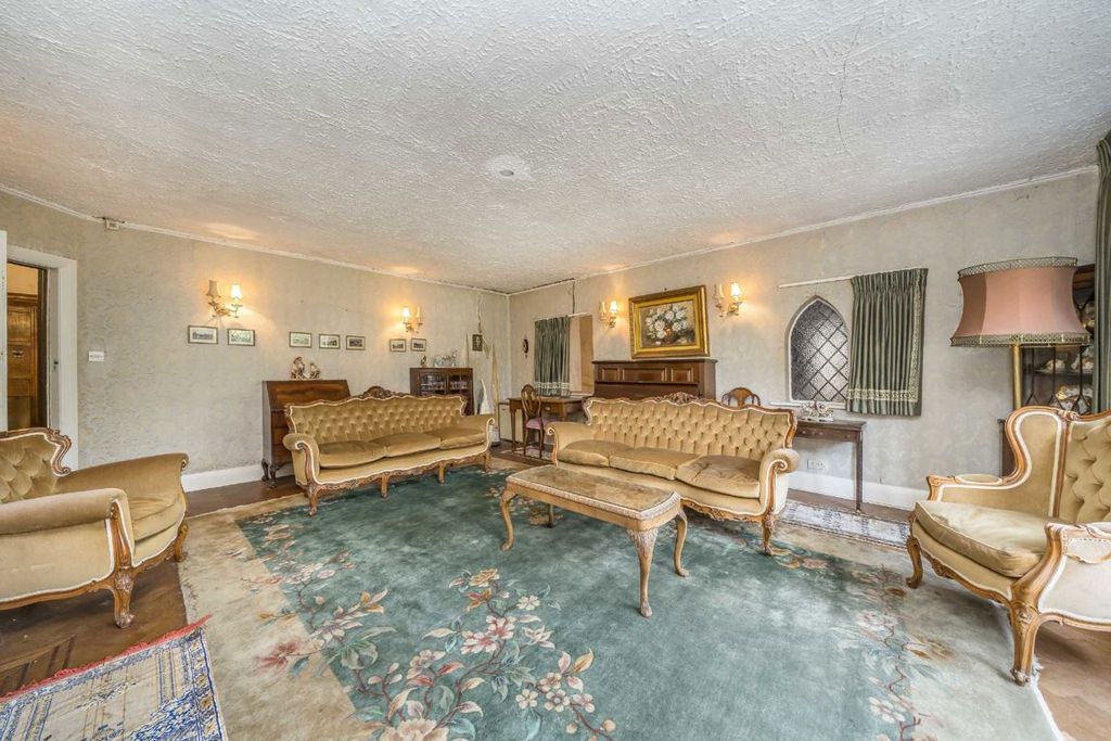 Property photo 3 of 11