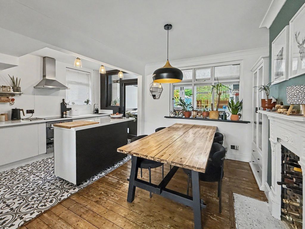 Property photo 2 of 37