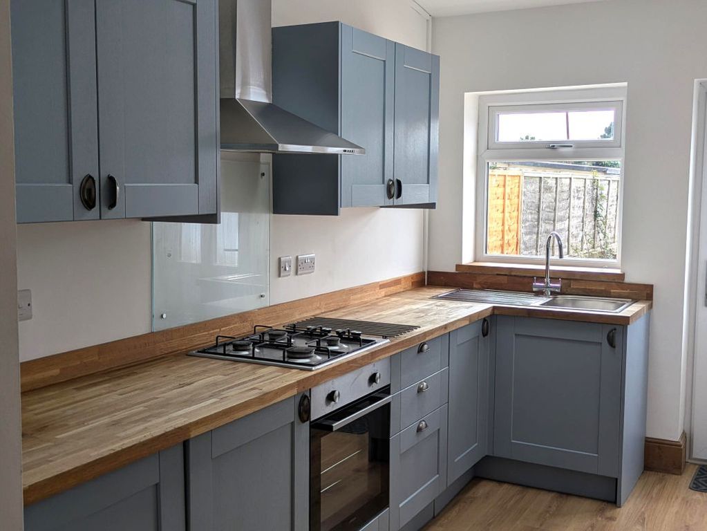 Property photo 3 of 7 Kitchen