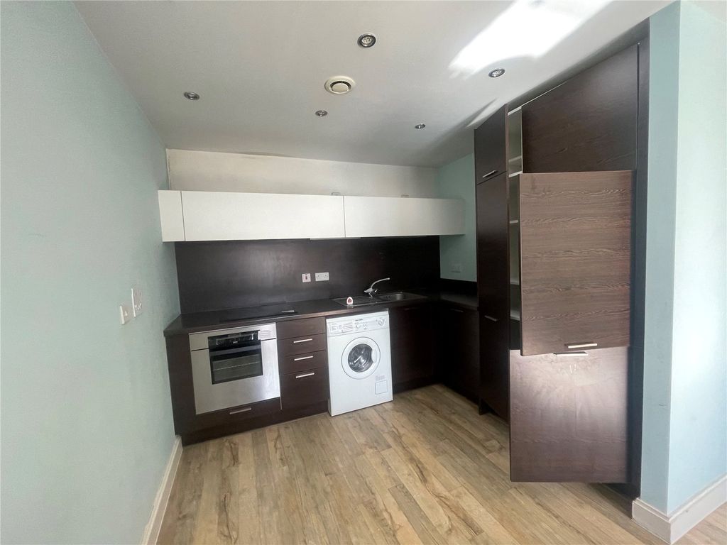Property photo 3 of 7 Kitchen