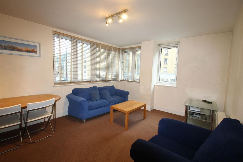 Property photo 1 of 11 Living Space