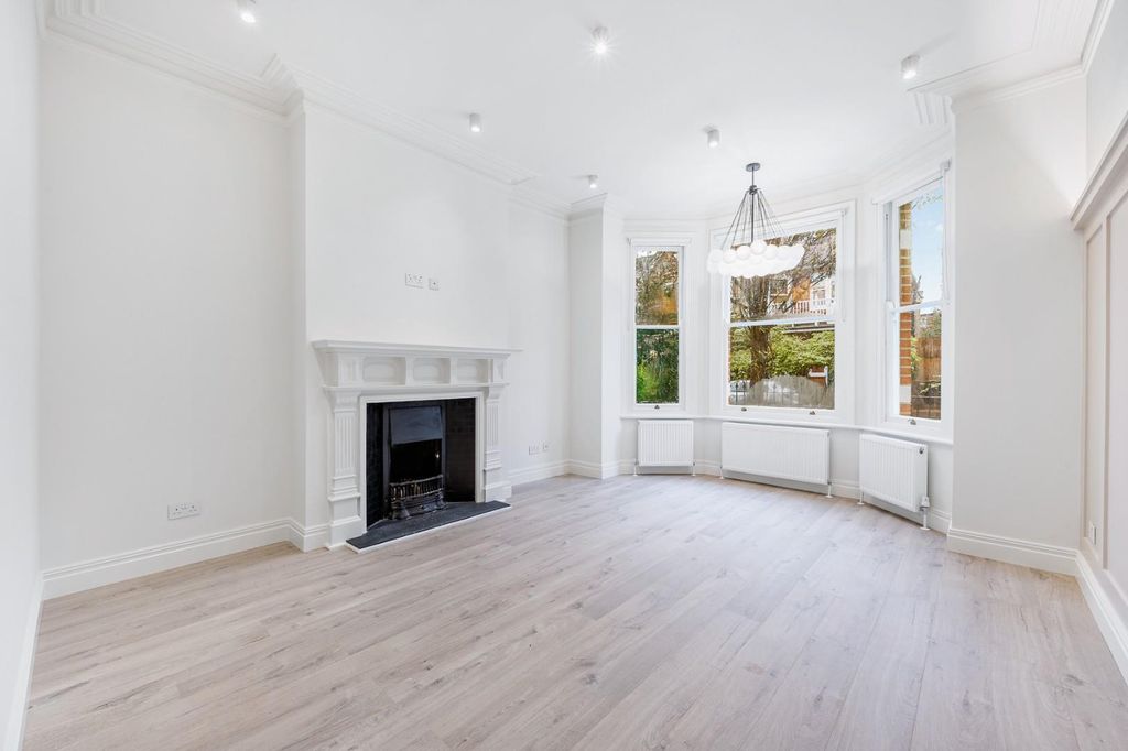 Property photo 2 of 9