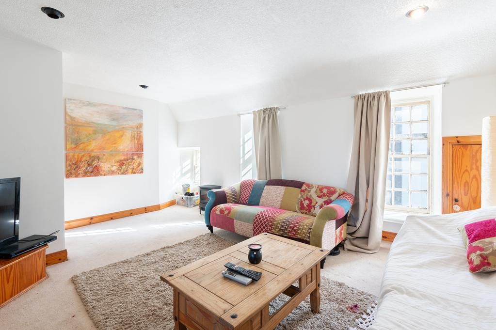 Property photo 2 of 14 Cup1500Seg Living Room.Jpg