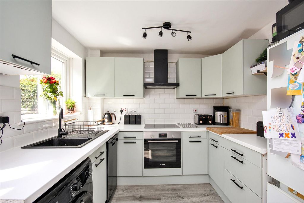 Property photo 2 of 11 Kitchen 1.Jpg