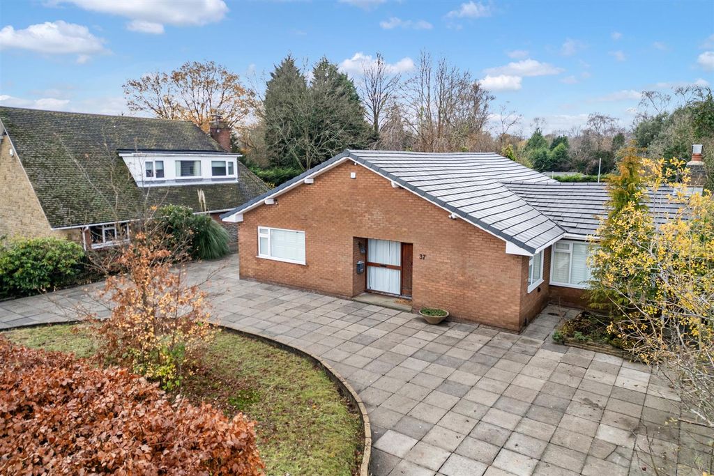 Property photo 1 of 27 37 Ormskirk Road External 2.Jpg