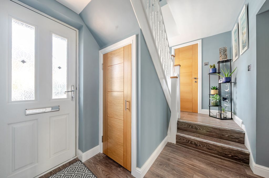 Property photo 3 of 15 1448202-9-69E640B...