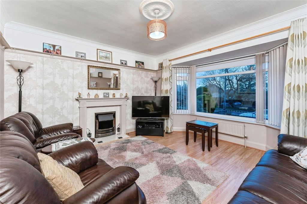 Property photo 2 of 23 Lounge