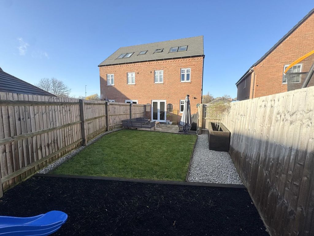 Property photo 2 of 16 Garden