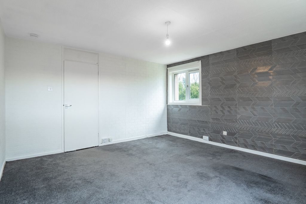 Property photo 3 of 25