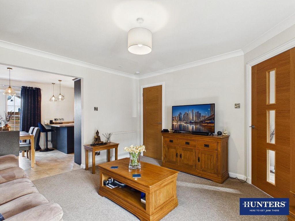 Property photo 3 of 21 Lounge