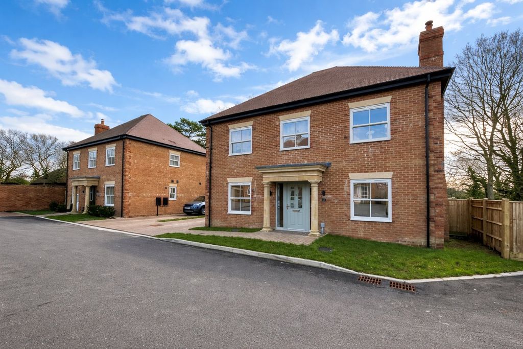 Property photo 1 of 21