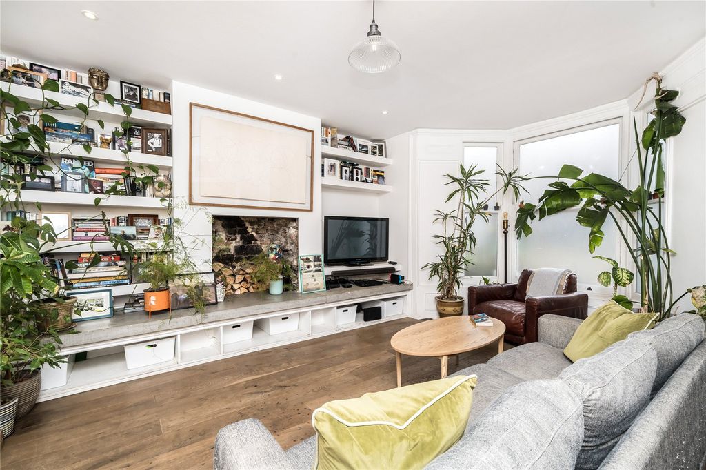 Property photo 3 of 15 Reception