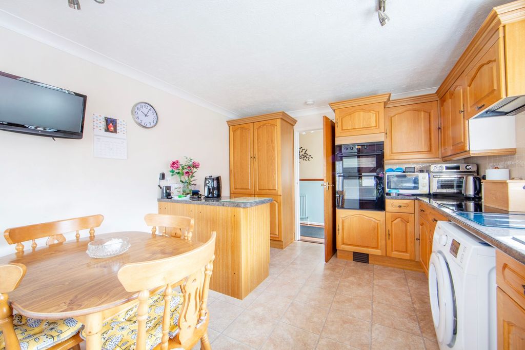 Property photo 2 of 16