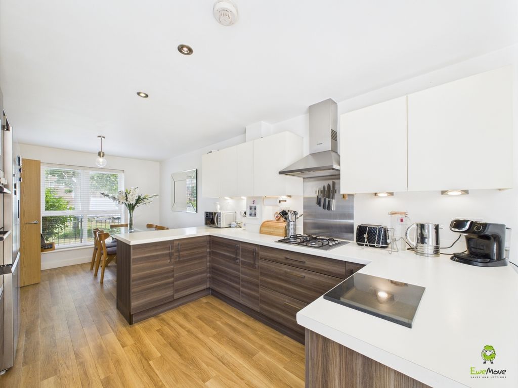 Property photo 1 of 18 Kitchen Diner Family Room James Hillier Ewemove Be