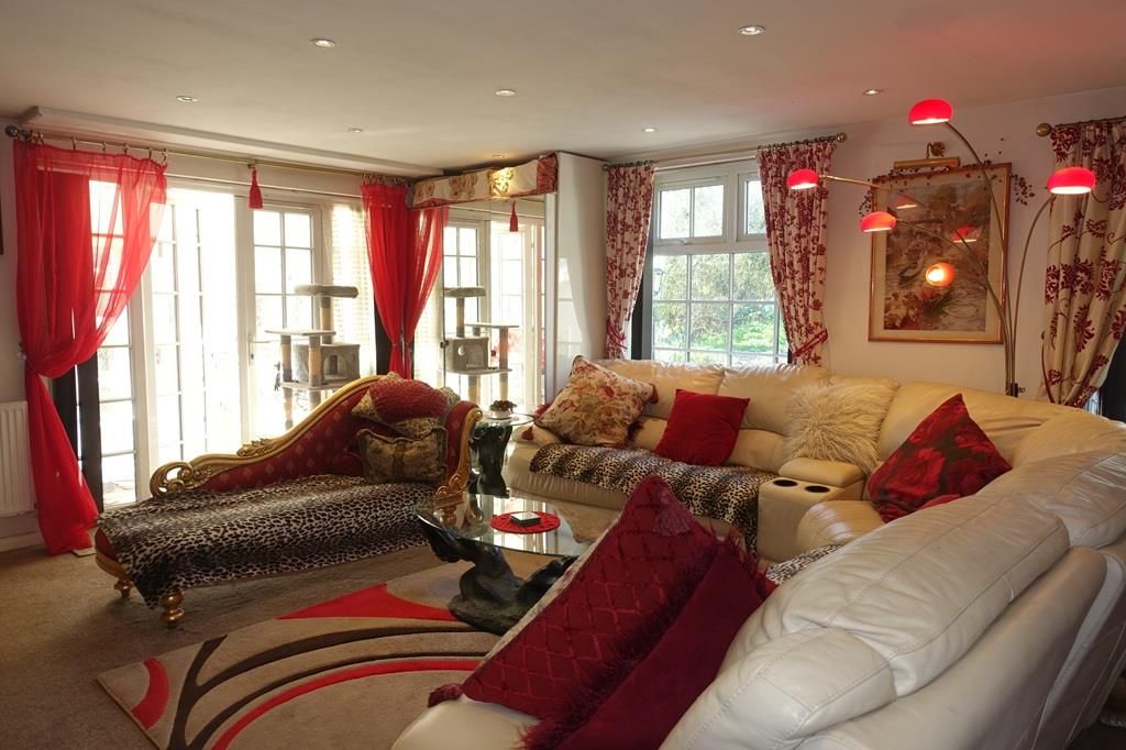 Property photo 2 of 40 Lounge Area