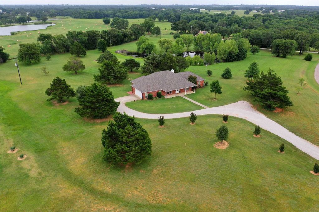 Property photo 1 of 31