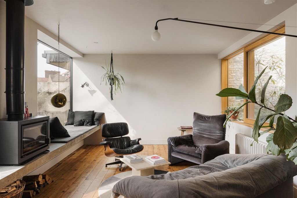 Property photo 2 of 66 Grove Road, E17