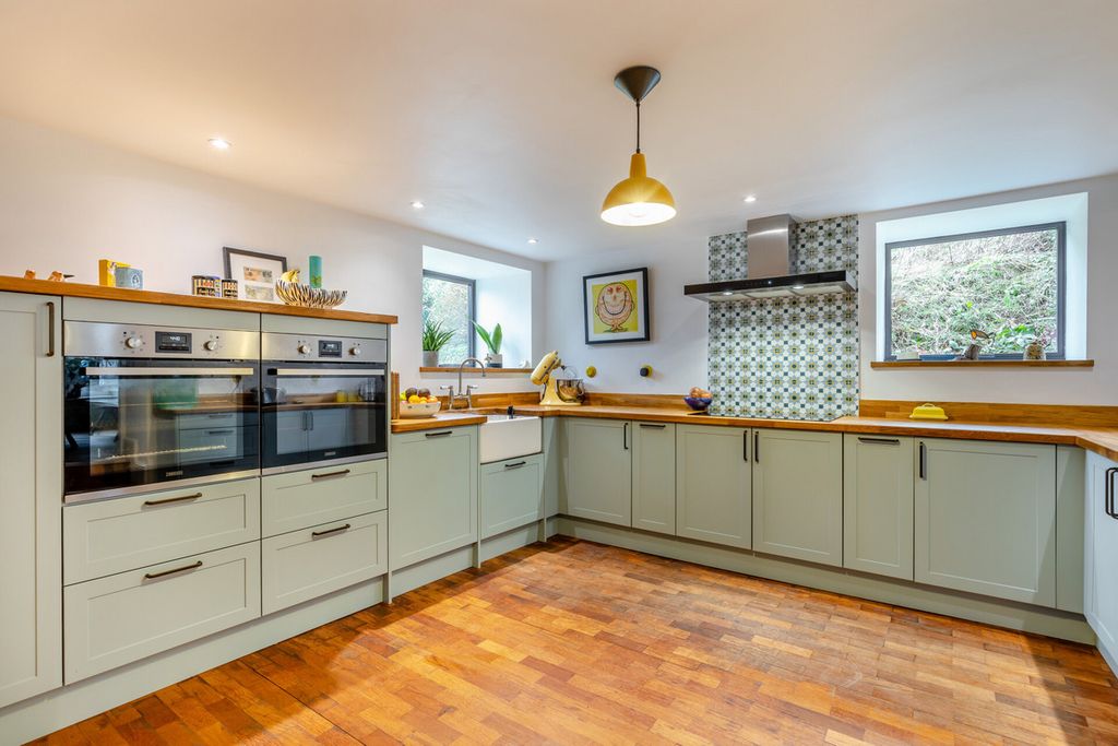 Property photo 3 of 22