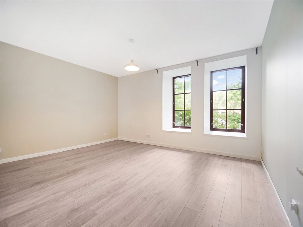 Property photo 3 of 12 Picture No. 02