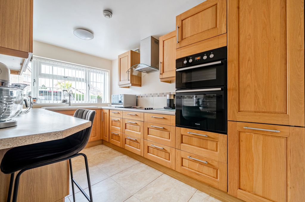 Property photo 3 of 15 1372041-19-68F76F...