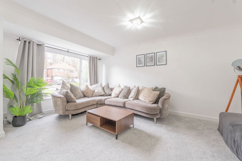 Property photo 3 of 37