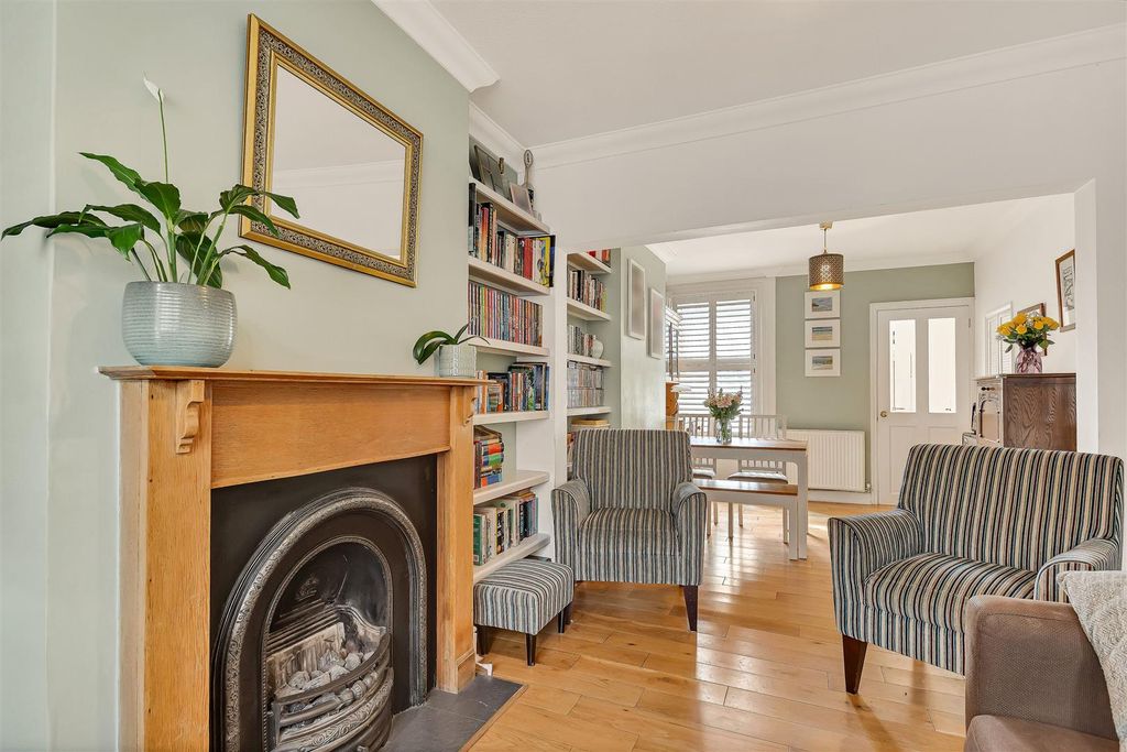 Property photo 3 of 28 28Dudleystreet_Hs_047.Jpg