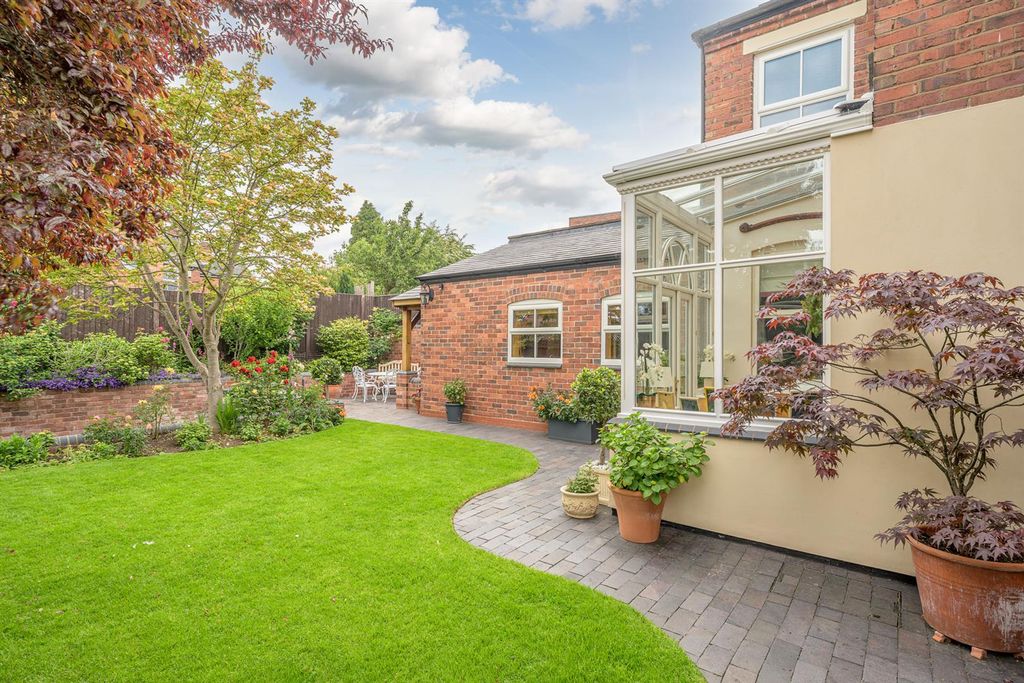 Property photo 2 of 36