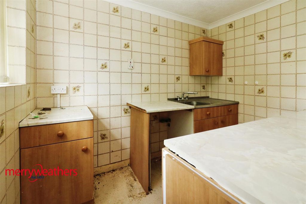 Property photo 3 of 5 Kitchen