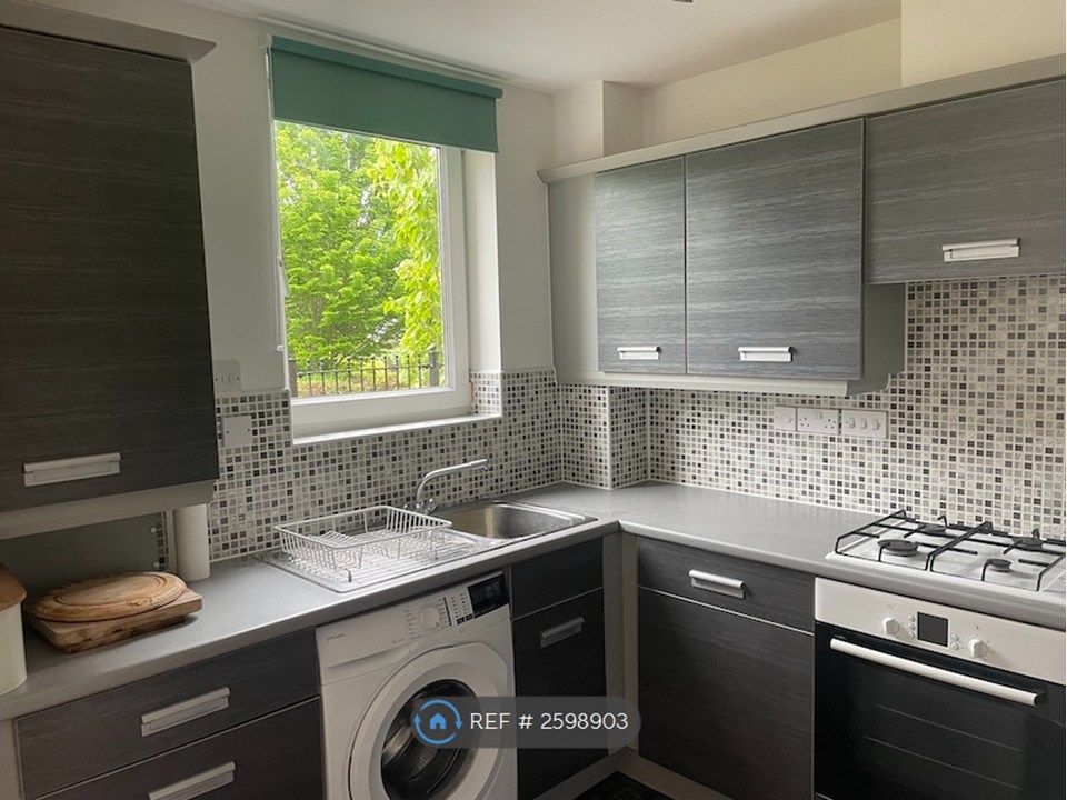 Property photo 2 of 7 Kitchen