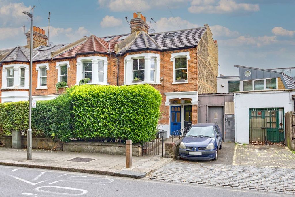 Property photo 1 of 9