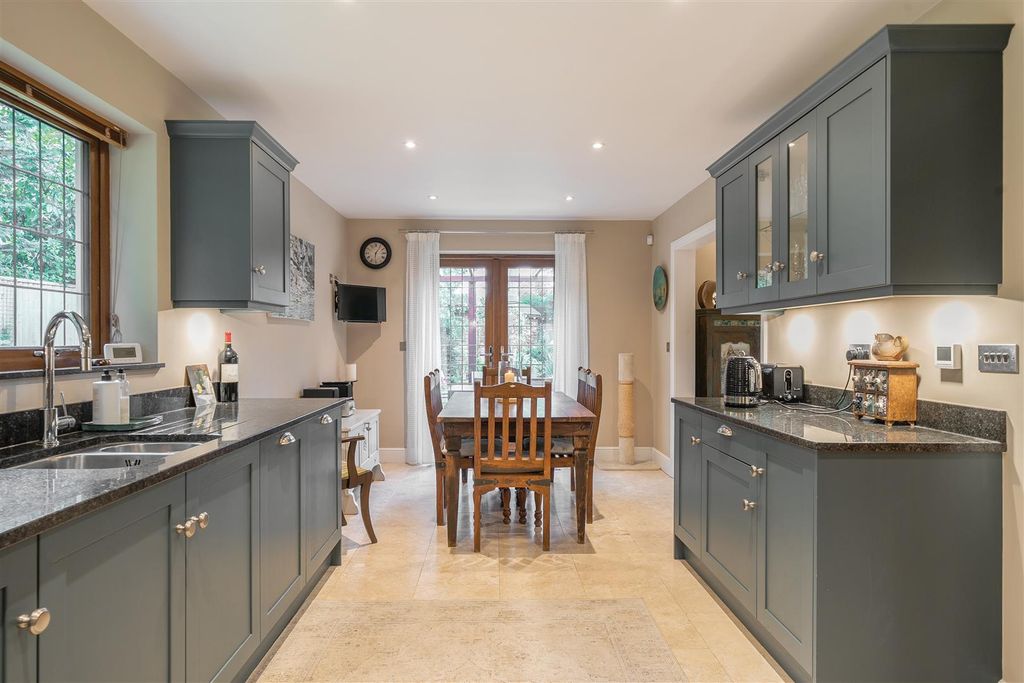 Property photo 3 of 48 1287325-14-68262F9Fee6c2-Arw-1.Jpg