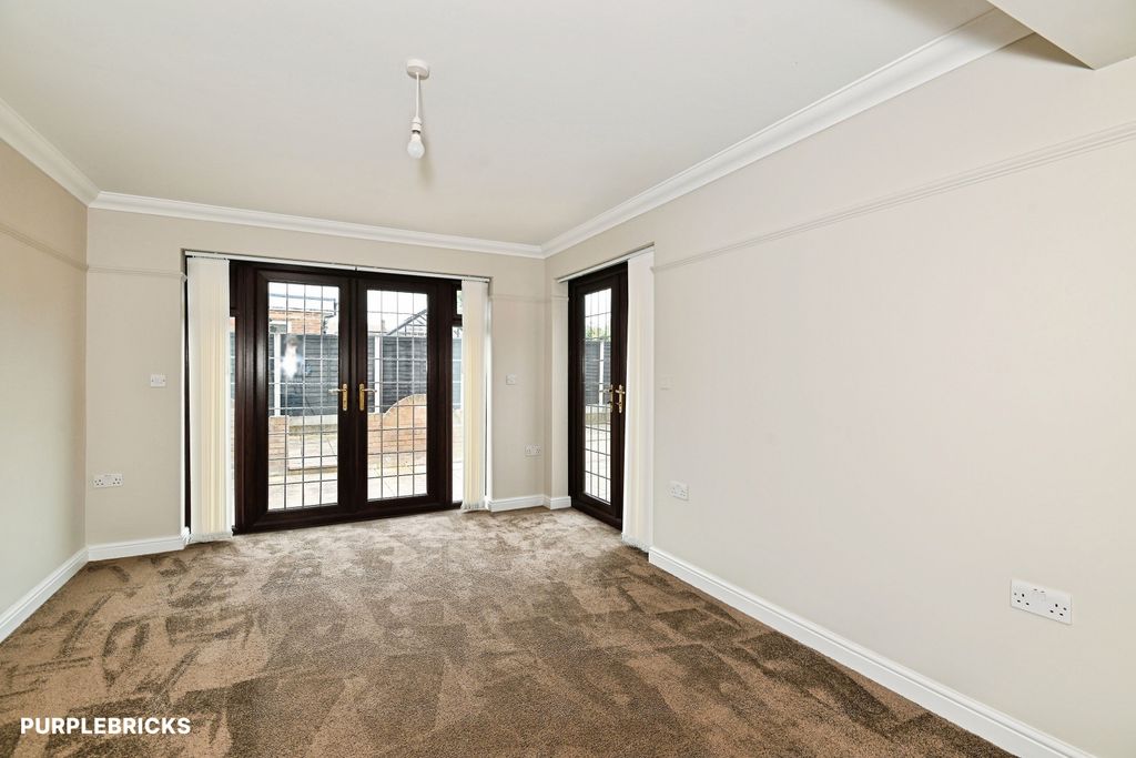 Property photo 3 of 21