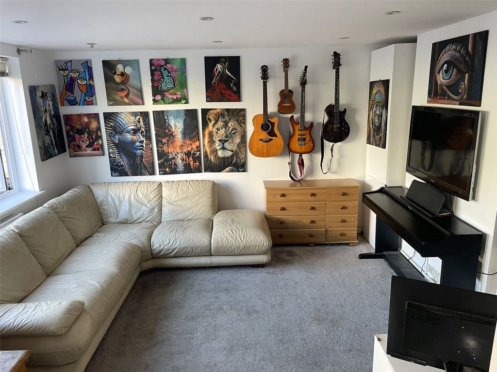 Property photo 2 of 17 Picture No. 03