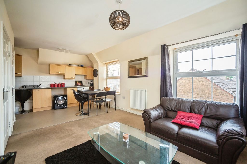 Property photo 3 of 12