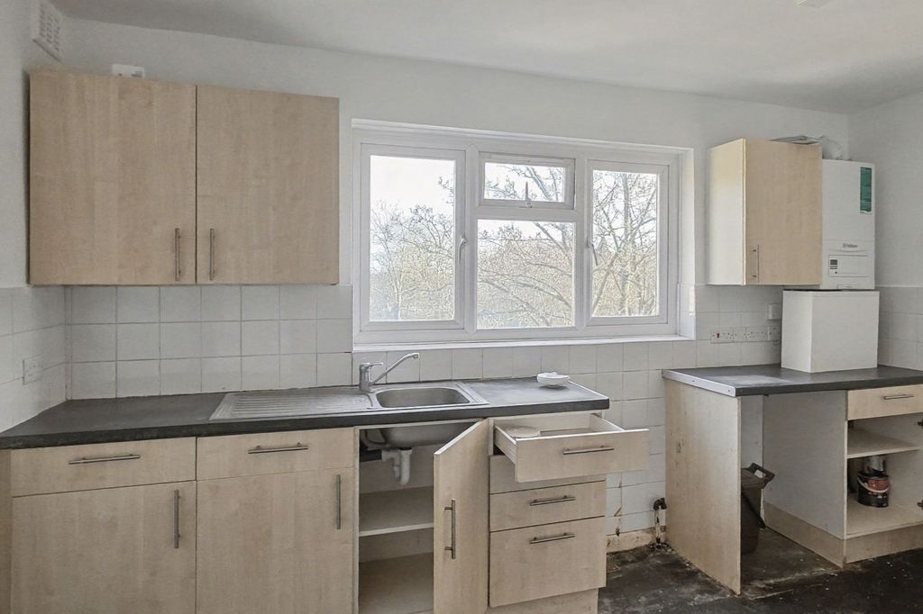 Property photo 2 of 23 Flat 3, 59 Strathblaine Road, Battersea, London, Sw11 1Rg