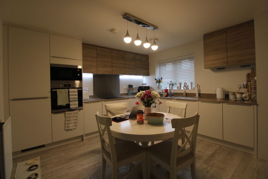 Property photo 3 of 13 Kitchen