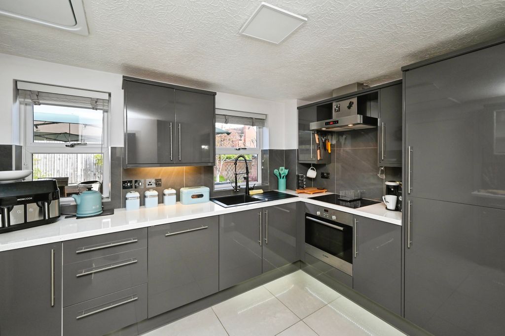 Property photo 3 of 15 Kitchen