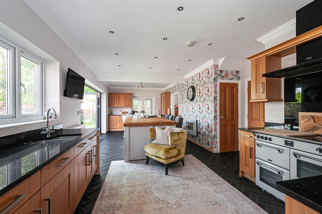 Property photo 2 of 31 21 Rosewoods2.Jpg