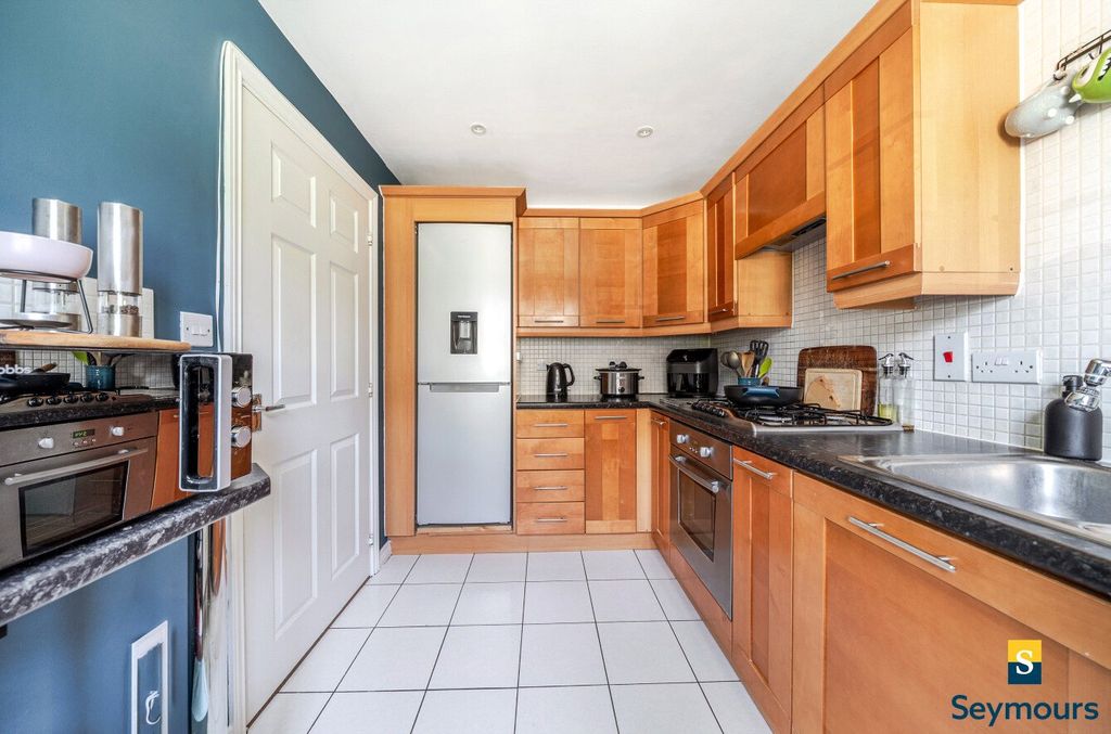 Property photo 2 of 17 Kitchen