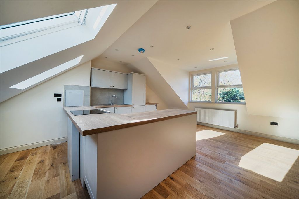 Property photo 3 of 16 Picture No. 10