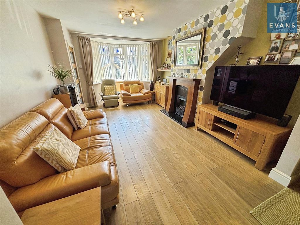 Property photo 2 of 19 Living Room