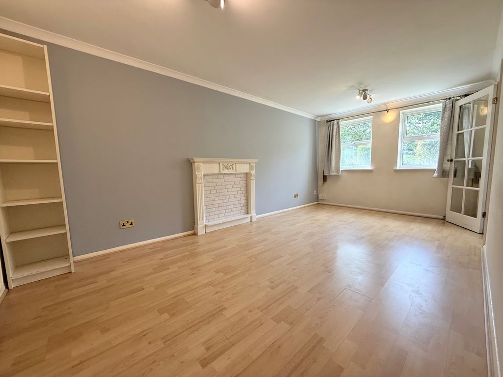 Property photo 2 of 6 Living Room