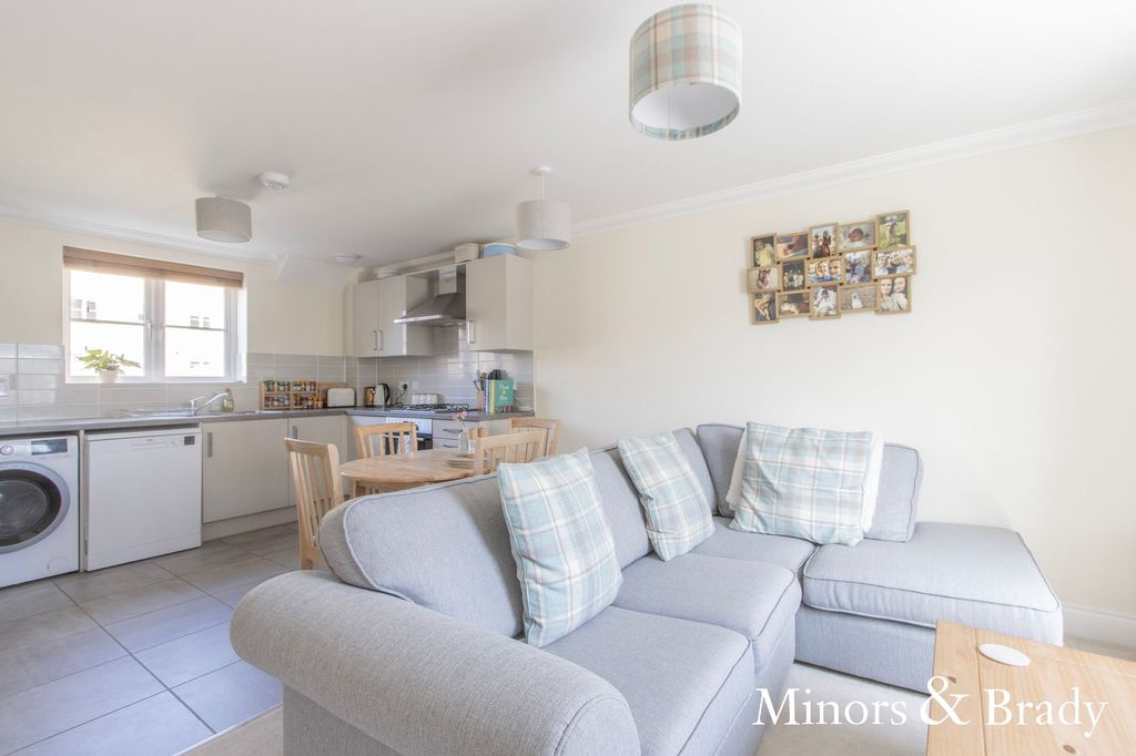 Property photo 2 of 8