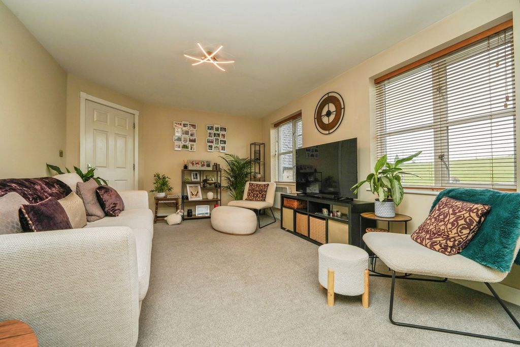 Property photo 3 of 15 Pbox-Img.Jpg