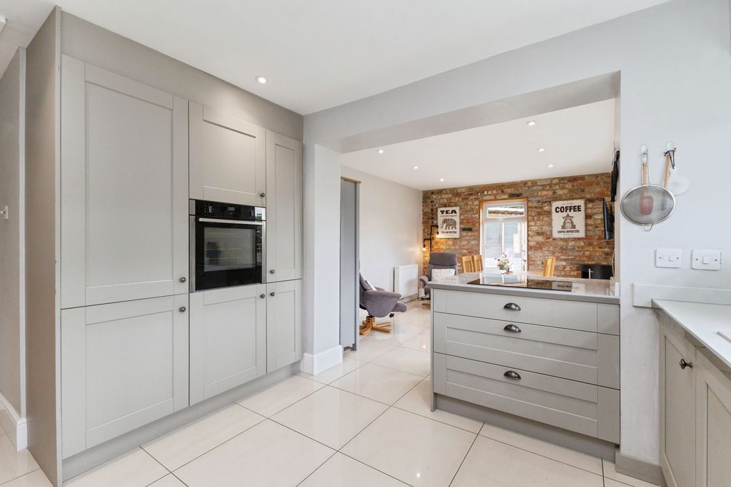 Property photo 3 of 20 Is4A1165
