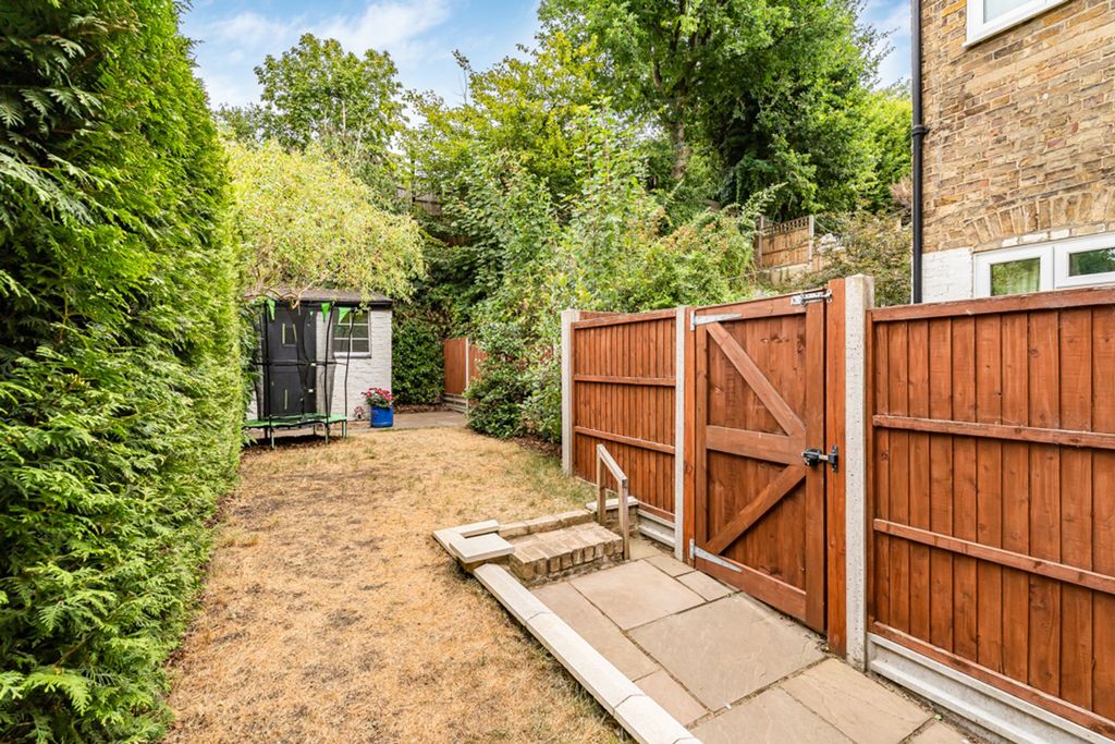 Property photo 2 of 21