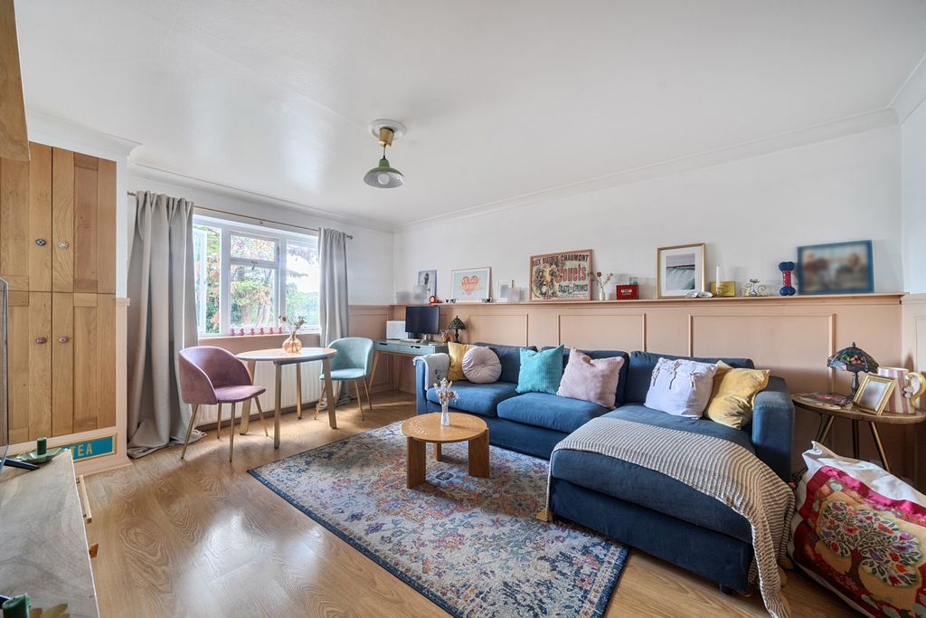Property photo 1 of 11 1523902-7-6Ab2995...