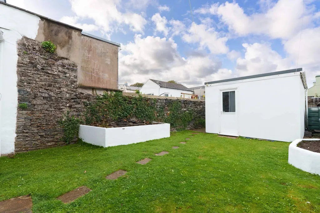 Property photo 2 of 20