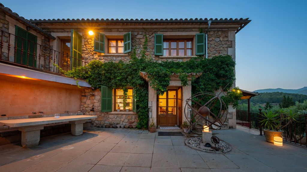 Property photo 3 of 27 81768 Small-26.Jpg