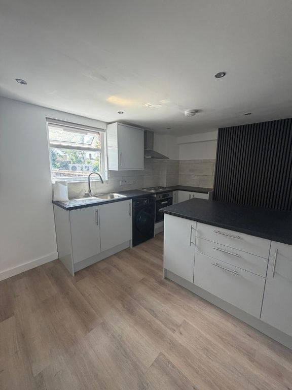 Property photo 1 of 16 2 Bed Flat To Rent Peckham High Street, London Se15